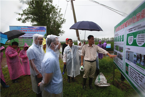 國(guó)家重點(diǎn)研發(fā)計(jì)劃“納米復(fù)合包膜緩控釋肥料研制與應(yīng)用”課題2019年度研討會(huì)及水稻輕簡(jiǎn)化施肥技術(shù)現(xiàn)場(chǎng)觀摩與交流會(huì)在佳木斯成功召開 國(guó)家重點(diǎn)研發(fā)計(jì)劃“納米復(fù)合包膜緩控釋肥料研制與應(yīng)用”課題2019年度研討會(huì)及水稻輕簡(jiǎn)化施肥技術(shù)現(xiàn)場(chǎng)觀摩與交流會(huì)在佳木斯成功召開